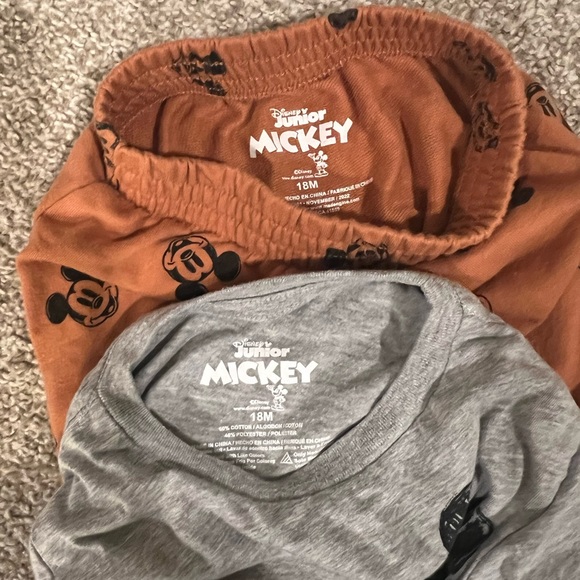 Target Disney Mickey Mouse t-shirt and Shorts 18 months - Picture 3 of 6